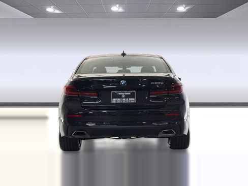 Used 2023 BMW 530e w/ Premium Package image 9