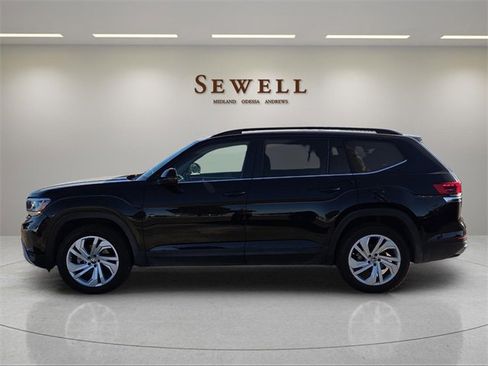Used 2023 Volkswagen Atlas SE image 2
