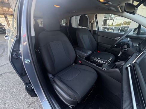 Used 2025 Kia Sportage LX image 35