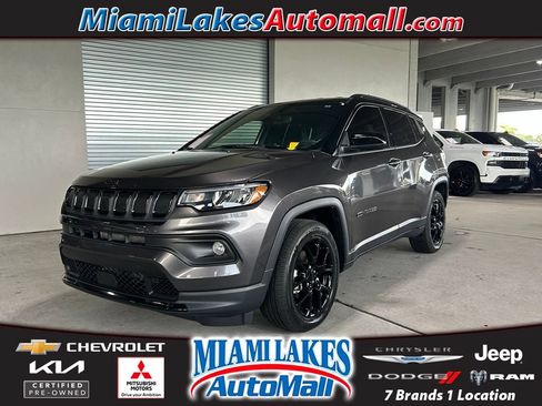 Used 2022 Jeep Compass Latitude FWD image 1