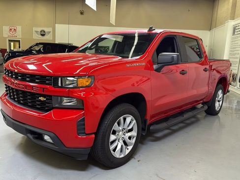 Used 2020 Chevrolet Silverado 1500 Custom w/ Custom Value Package image 4