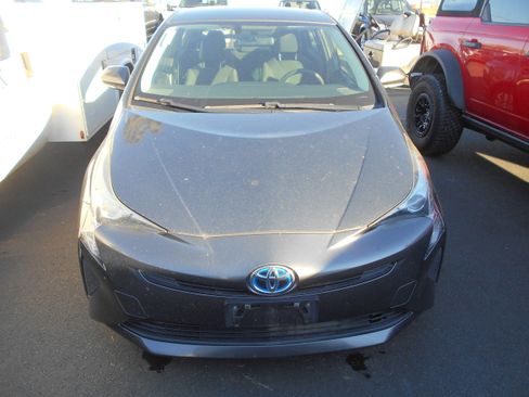 Used 2016 Toyota Prius image 2