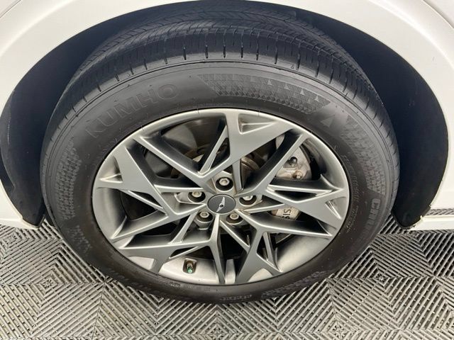 Used 2023 Genesis GV70 2.5T w/ Advanced Package AWD/4WD image 23