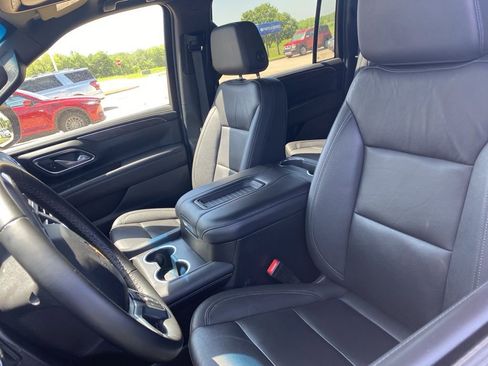 Used 2024 Chevrolet Suburban LT RWD image 12