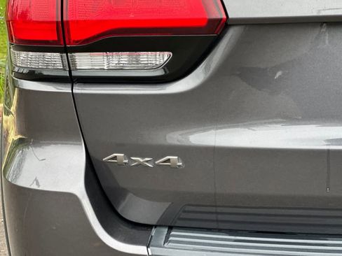 Used 2016 Jeep Grand Cherokee Laredo 75th Anniversary image 27