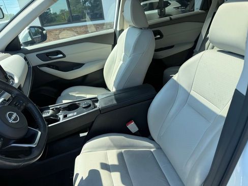 Used 2023 Nissan Rogue SV w/ SV Premium B Package AWD/4WD image 3