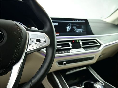 Used 2022 BMW X7 xDrive40i w/ Executive Package image 21