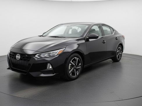 Used 2025 Nissan Sentra SV image 3