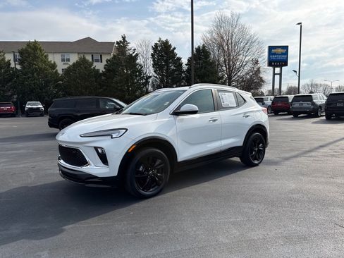 Used 2024 Buick Encore GX Sport Touring image 7