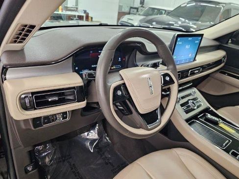 Used 2023 Lincoln Aviator AWD w/ Premium Package image 7