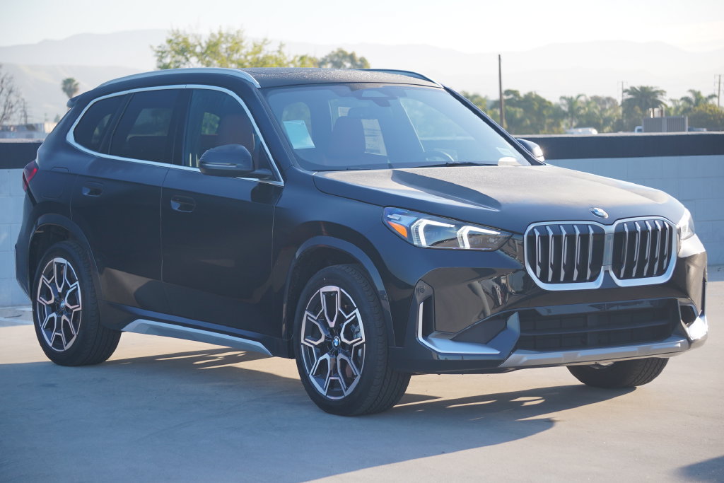 Used 2026 BMW X1 xDrive28i w/ Convenience Package AWD/4WD image 3