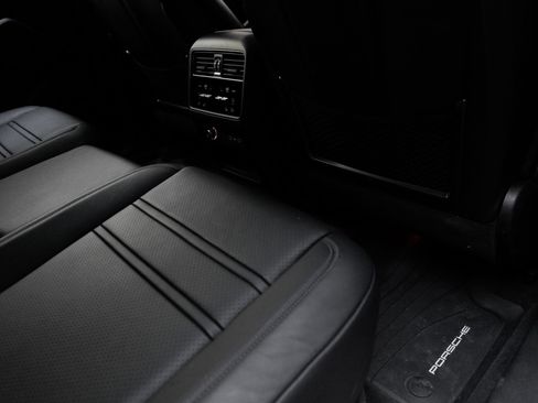 Certified 2026 Porsche Cayenne Coupe AWD/4WD image 38