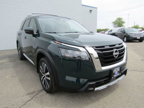 Used 2025 Nissan Pathfinder Platinum w/ Cargo Package AWD/4WD image 7