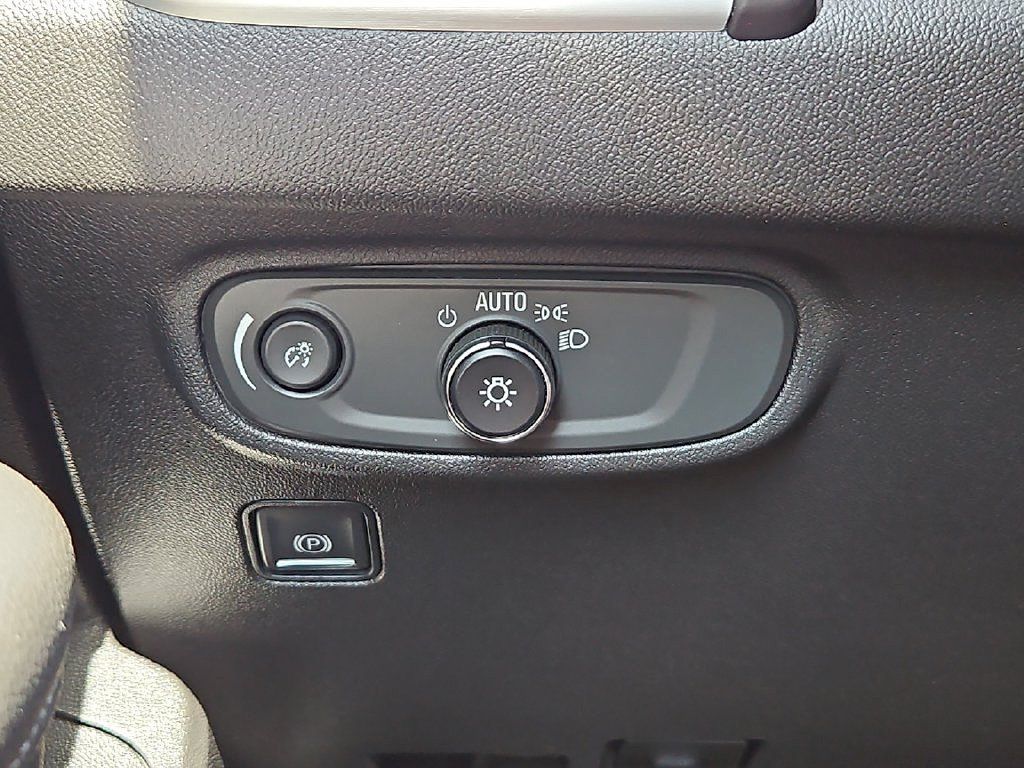 Used 2023 GMC Terrain SLE w/ Driver Convenience Package FWD image 24