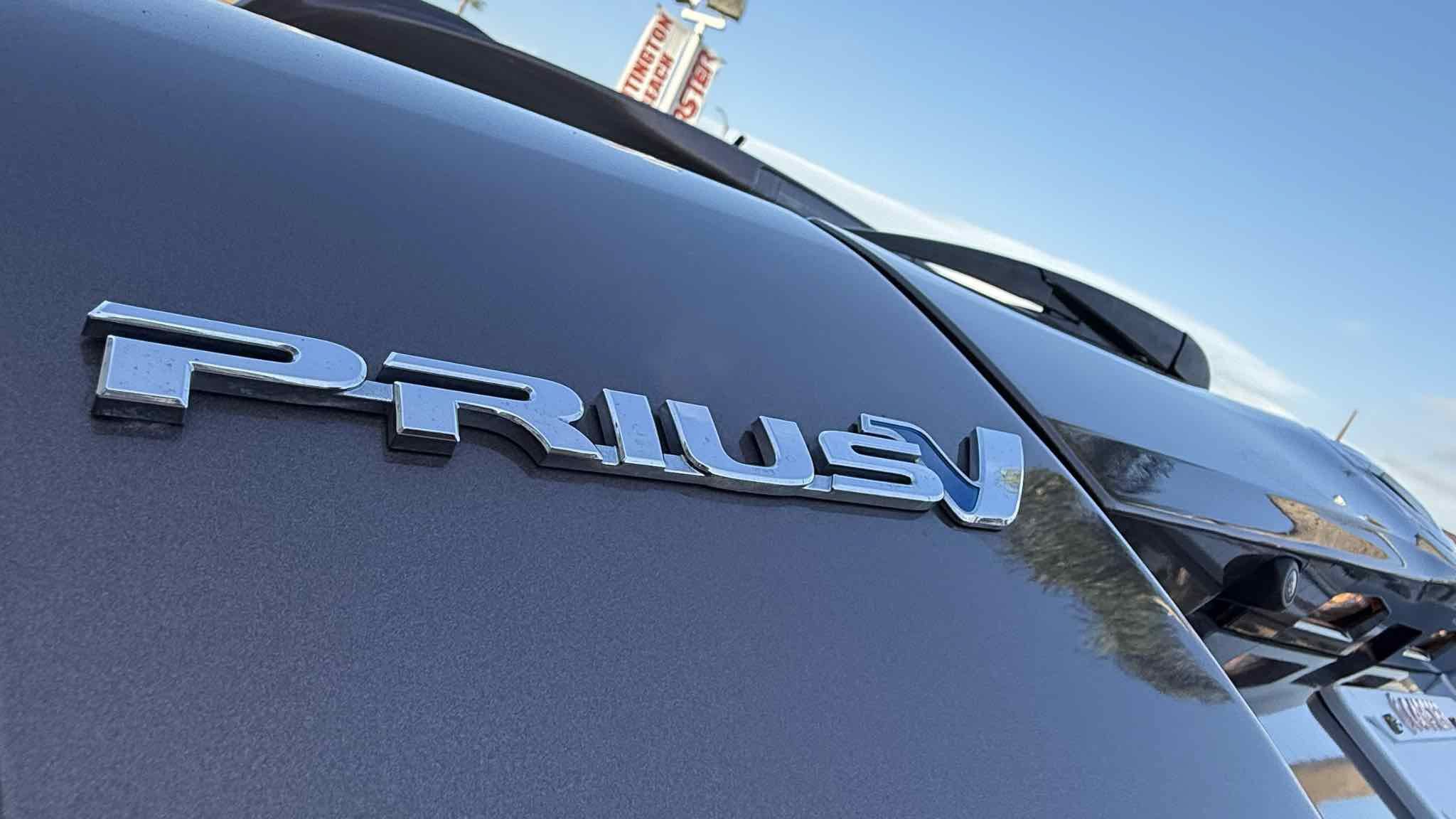 Used 2017 Toyota Prius V Four FWD image 15