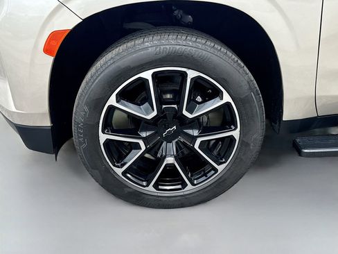 Used 2022 Chevrolet Tahoe RST w/ Luxury Package AWD/4WD image 33