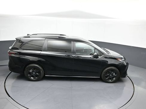 Certified 2026 Toyota Sienna XLE Woodland Edition AWD/4WD image 39