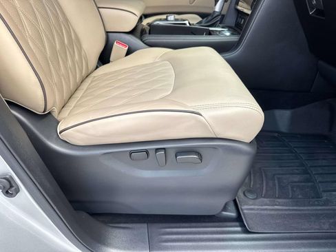Used 2024 Nissan Armada Platinum w/ Captain's Chairs Package RWD image 17