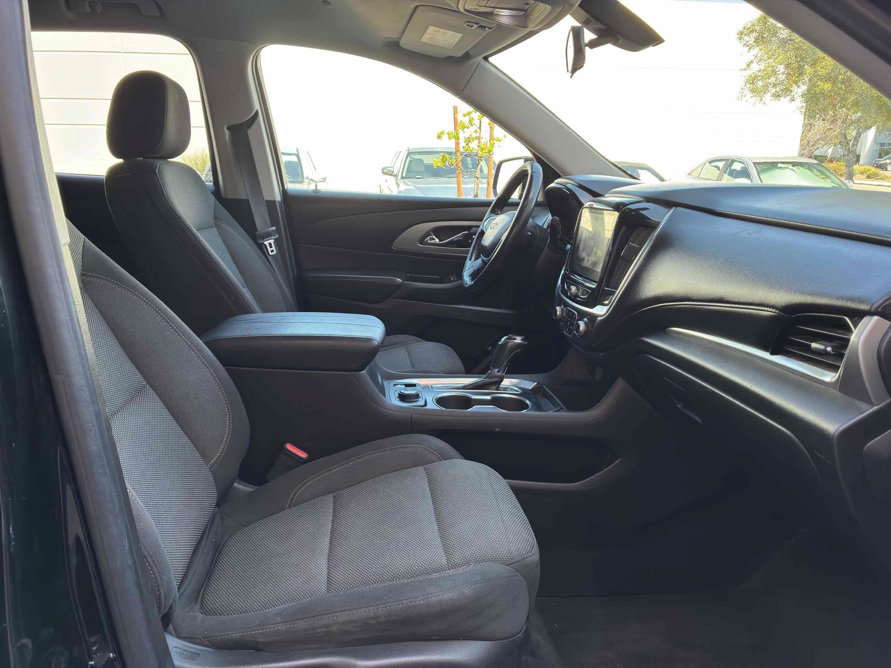 Used 2020 Chevrolet Traverse LT FWD image 39