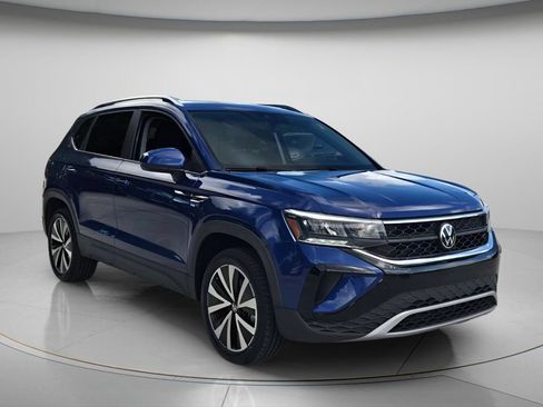 Certified 2023 Volkswagen Taos SE w/ Panoramic Sunroof Package FWD image 8