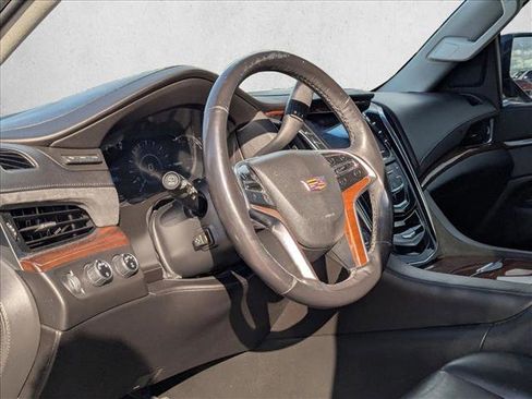 Used 2017 Cadillac Escalade Luxury image 10