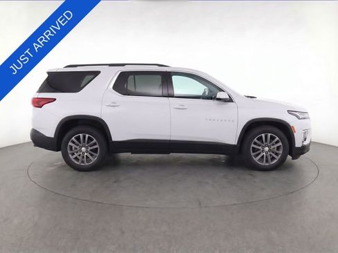 Used 2023 Chevrolet Traverse LT FWD image 4