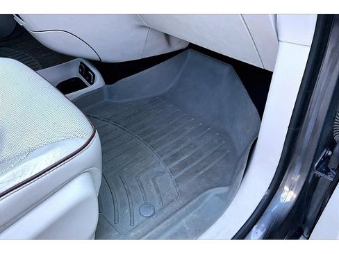Used 2020 Chrysler Pacifica Limited FWD image 46