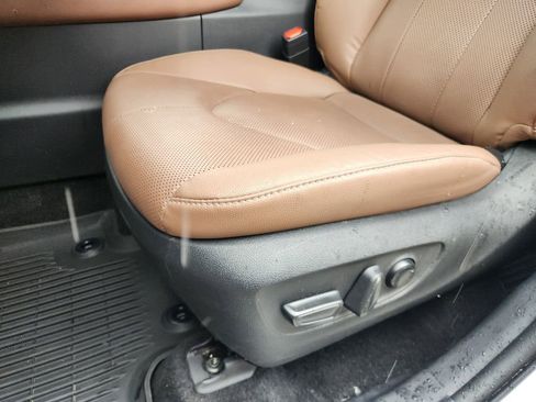 Used 2024 Toyota Grand Highlander AWD image 17
