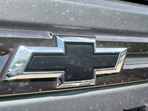 Used 2022 Chevrolet Suburban Z71 w/ Luxury Package AWD/4WD image 17
