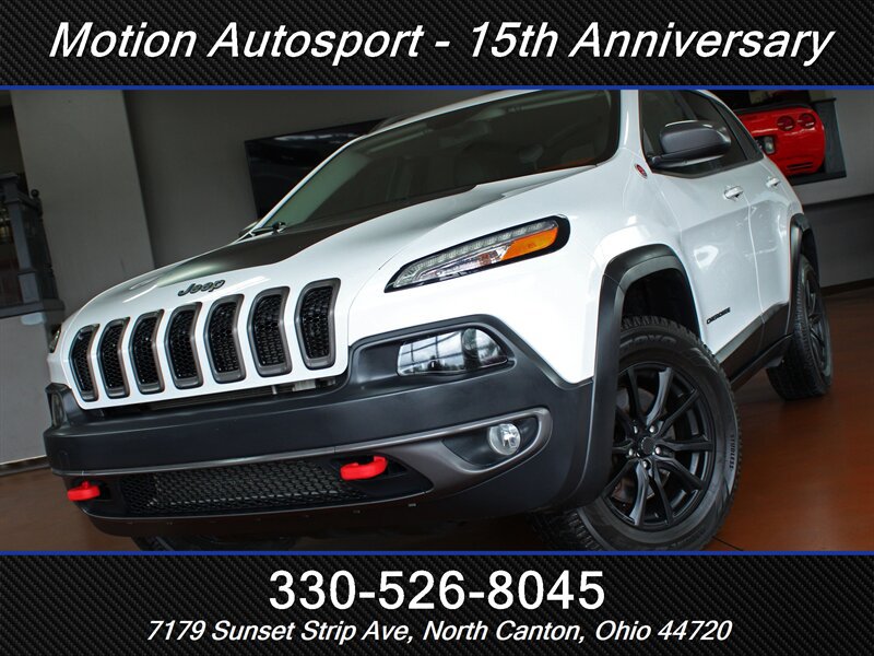 Used 2017 Jeep Cherokee Trailhawk w/ Cold Weather Group AWD/4WD image 41