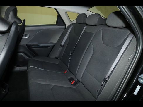 Used 2025 Kia K4 LXS image 27