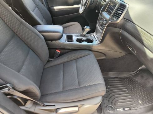 Used 2021 Jeep Grand Cherokee Laredo RWD image 14