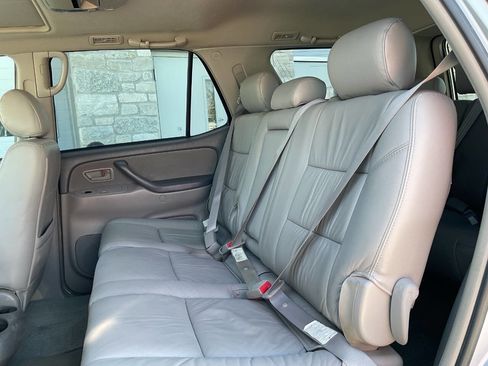 Used 2007 Toyota Sequoia SR5 image 25