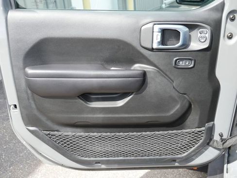 Used 2021 Jeep Gladiator Mojave image 16