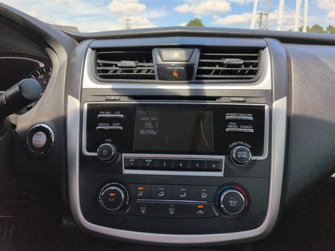 Used 2017 Nissan Altima 2.5 SR w/ Midnight Edition Package FWD image 19