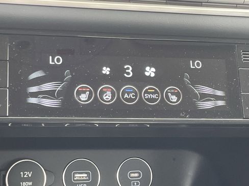 Used 2025 Genesis G70 2.5T AWD/4WD image 28