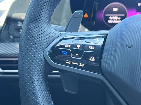 Used 2025 Volkswagen Golf R Black Edition image 28