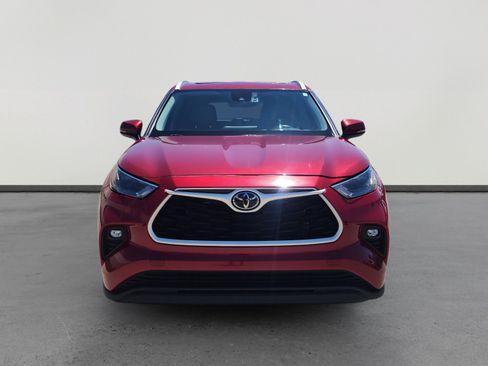 Used 2023 Toyota Highlander XLE FWD image 8