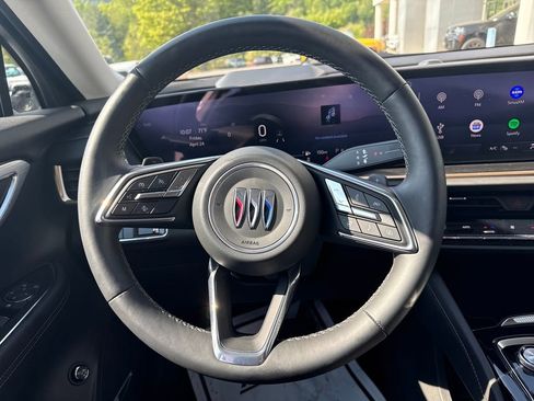 Used 2025 Buick Envision Avenir AWD/4WD image 17