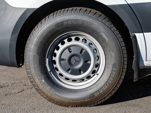 Used 2024 Mercedes-Benz eSprinter 170 Cargo image 9