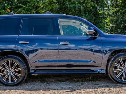 Used 2020 Lexus LX 570 4WD w/ Luxury Package image 6