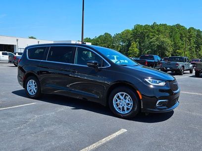 New 2026 Chrysler Pacifica Select