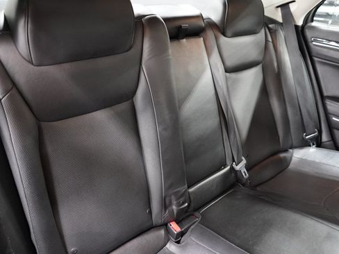 Used 2017 Chrysler 300 C RWD image 21