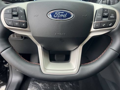 New 2026 Ford Explorer Active RWD image 9