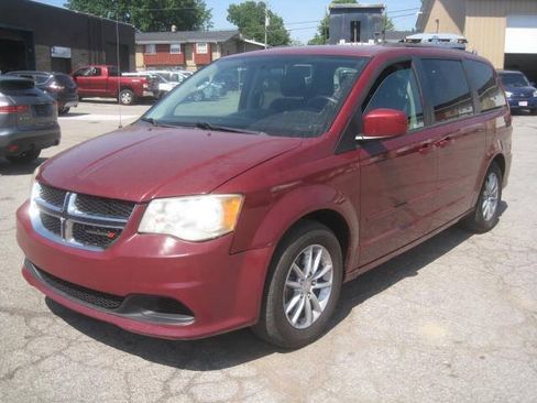 Used 2016 Dodge Grand Caravan SXT FWD image 1