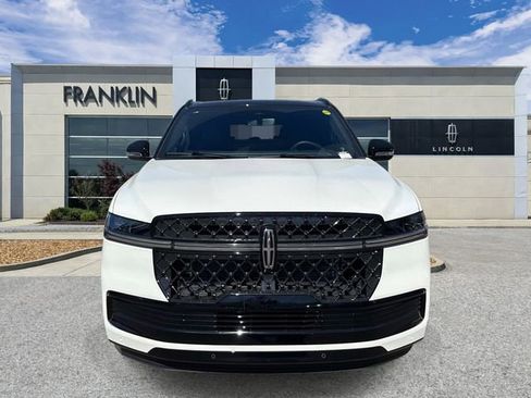 New 2026 Lincoln Navigator L Black Label AWD/4WD image 2