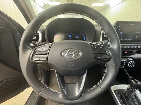 Used 2025 Hyundai Venue Limited FWD image 30