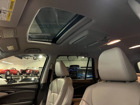 Used 2019 Honda Pilot Touring image 24