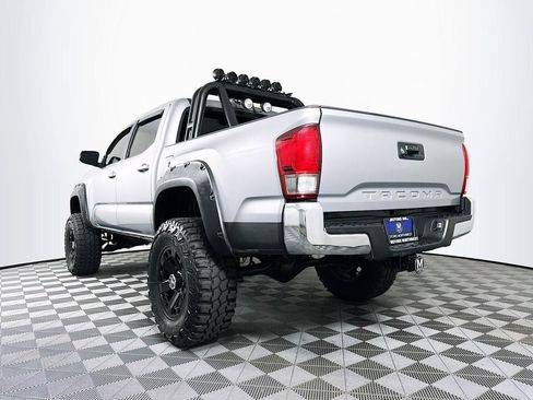 Used 2016 Toyota Tacoma TRD Sport image 14