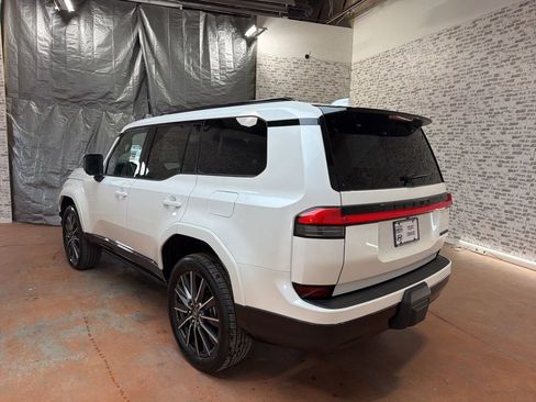 Used 2024 Lexus GX 550 w/ Accessory Package (Z1) image 5